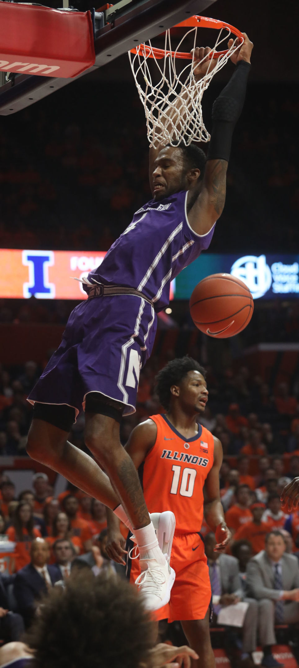 Illinois vs Northwestern 8 3.3.19.jpg